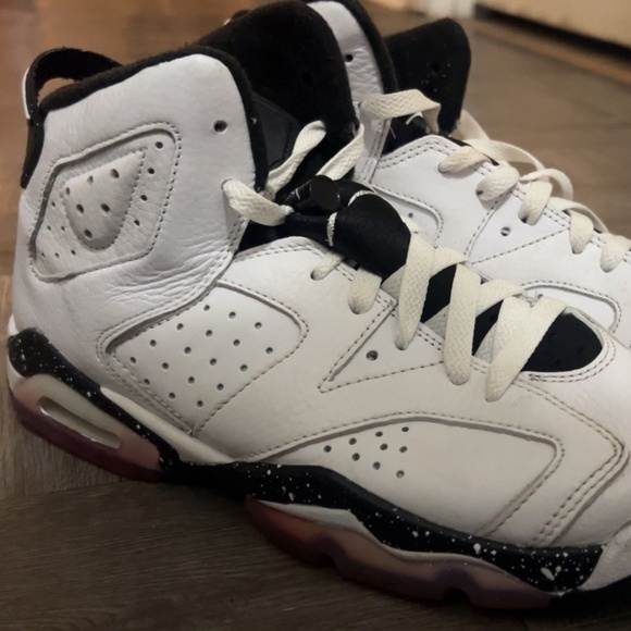 Air Jordan 6 Retro Reverse Oreo Size 7 main image 4